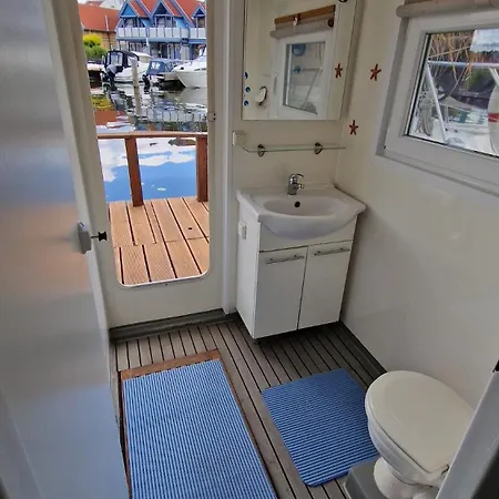 Botel Hausboot Abendteuer Auf Dem See!
